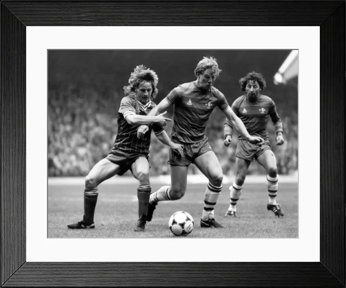Framed Print : Liverpool 4 v Chelsea 3 Old First Division League One match at Anfield Framed Print : Liverpool 4 v Chelsea 3 Old First Division League One match at Anfield