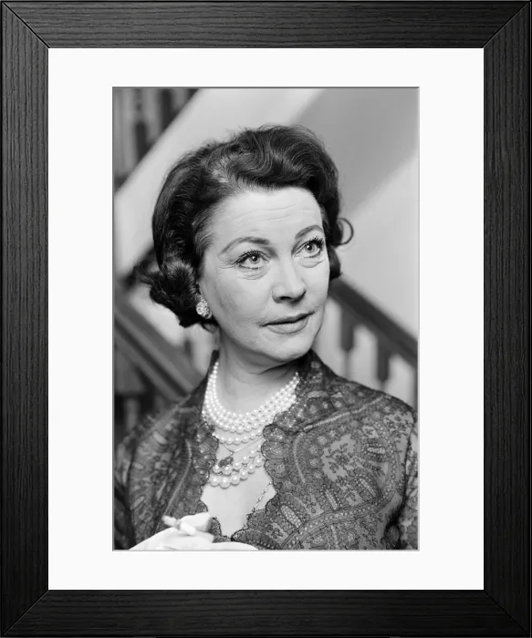 Framed Print : Vivien Leigh, stage and film actress, 3rd February 1965 Framed Print : Vivien Leigh, stage and film actress, 3rd February 1965