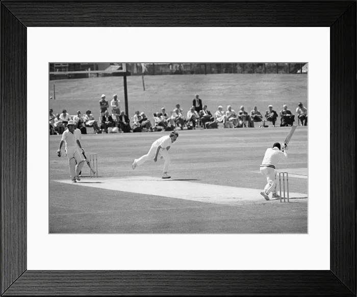 Framed Print : Action from the Britannic Assurance County Championship match at Acklam Park between Framed Print : Action from the Britannic Assurance County Championship match at Acklam Park between