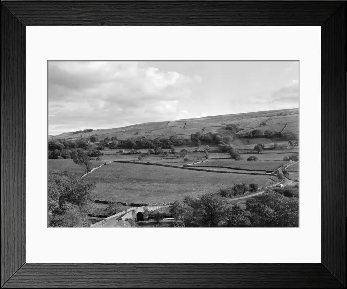 Framed Print : Yorkshire Dales, North Yorkshire. Sunday 24th October 1982 Framed Print : Yorkshire Dales, North Yorkshire. Sunday 24th October 1982