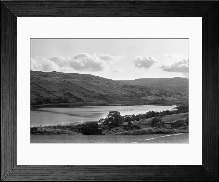 Framed Print : Yorkshire Dales, North Yorkshire. Sunday 24th October 1982 Framed Print : Yorkshire Dales, North Yorkshire. Sunday 24th October 1982