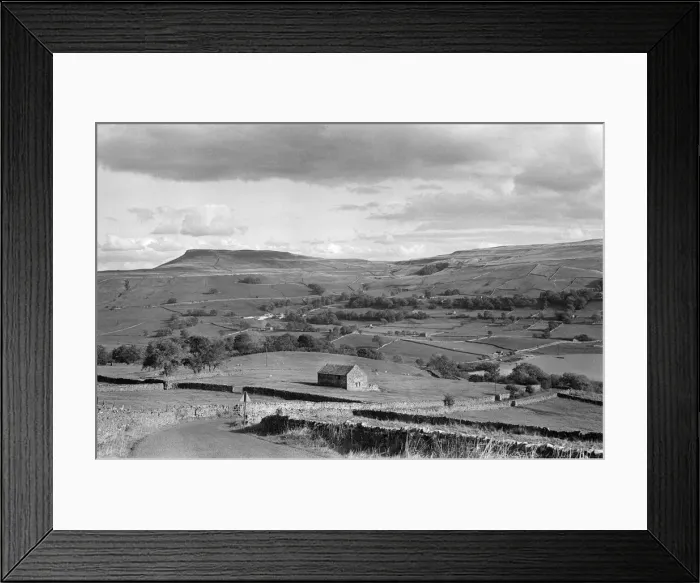 Framed Print : Yorkshire Dales, North Yorkshire. Sunday 24th October 1982 Framed Print : Yorkshire Dales, North Yorkshire. Sunday 24th October 1982