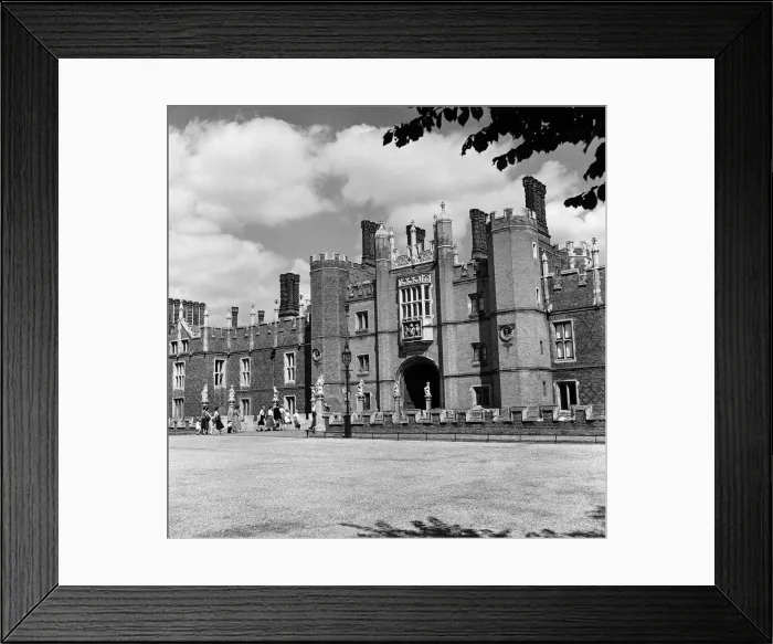Framed Print : Hampton Court Palace, London Borough of Richmond upon Thames, London, 28th August 1952