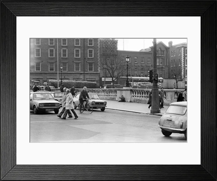 Framed Print : Beggar child on streets of Dublin, Republic of Ireland, 8th April 1978
