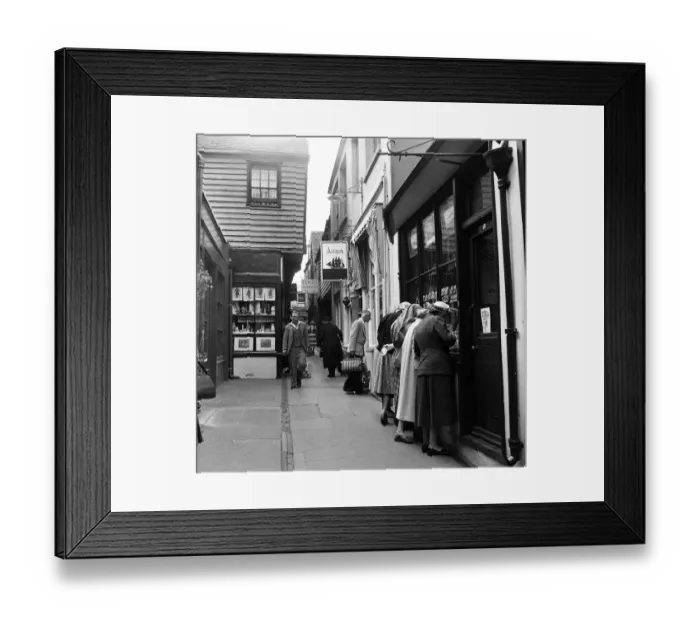 Framed Print : Street scenes in Brighton, East Sussex. August 1954 Framed Print : Street scenes in Brighton, East Sussex. August 1954