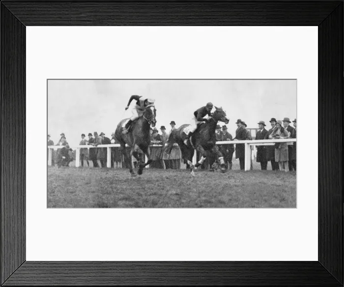 Framed Print : Shaun Golin (left) races to the finishing post to win the 1930 Grand National Framed Print : Shaun Golin (left) races to the finishing post to win the 1930 Grand National
