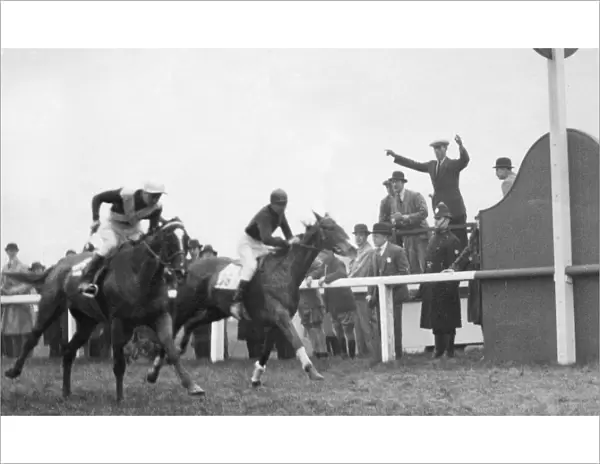 Shaun Golin passes the finishing post to wing the 1930 Grand National. 29th March 1930