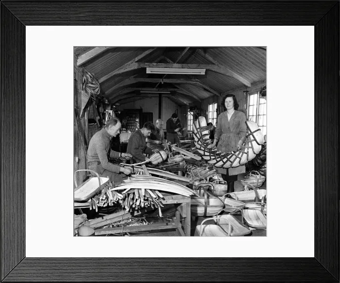 Framed Print : Trug Makers at Herstmonceux, East Sussex, the local industry is the making of the famous