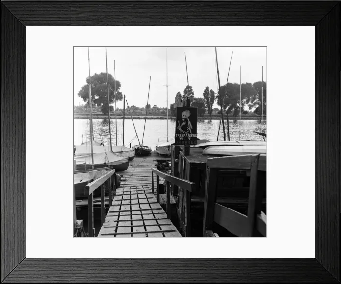 Framed Print : Scenes along the River Thames between Kew and Hammersmith, London. August 1954