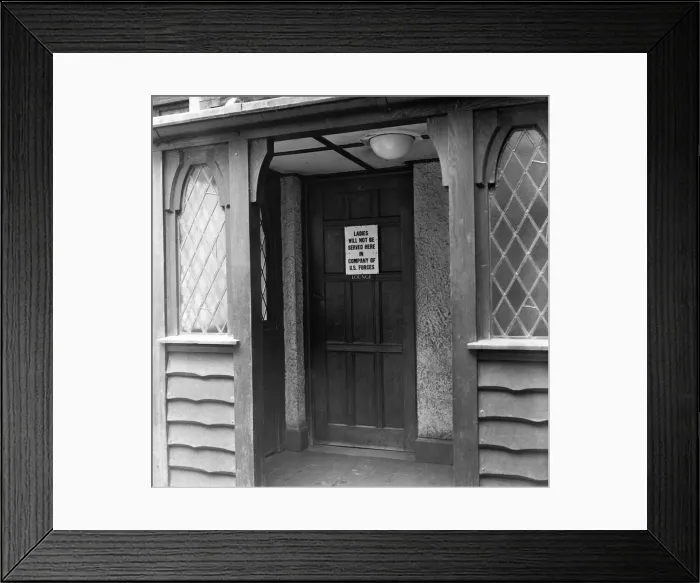 Framed Print : Public House Notice in Oxford High Street, Oxfordshire, informing woman they will not be