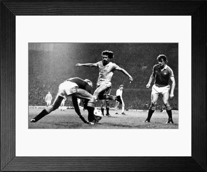 Framed Print : Manchester United 0-3 Liverpool, league match at Old Trafford, Wednesday 7th April 1982