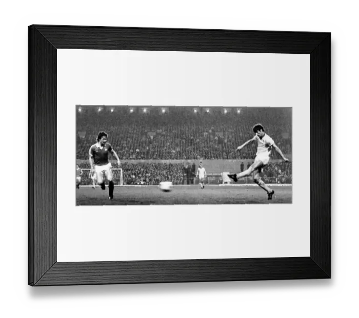 Framed Print : Manchester United 0-3 Liverpool, league match at Old Trafford, Wednesday 7th April 1982 Framed Print : Manchester United 0-3 Liverpool, league match at Old Trafford, Wednesday 7th April 1982