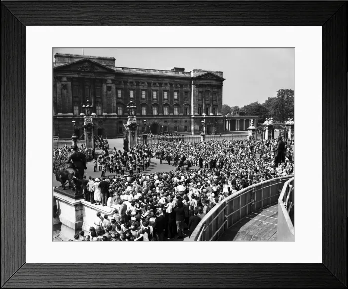 Framed Print : Eight days before Coronation Day, on the Whit Monday bank holiday