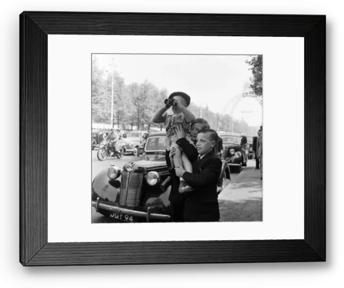 Framed Print : Eight days before Coronation Day, on the Whit Monday bank holiday Framed Print : Eight days before Coronation Day, on the Whit Monday bank holiday