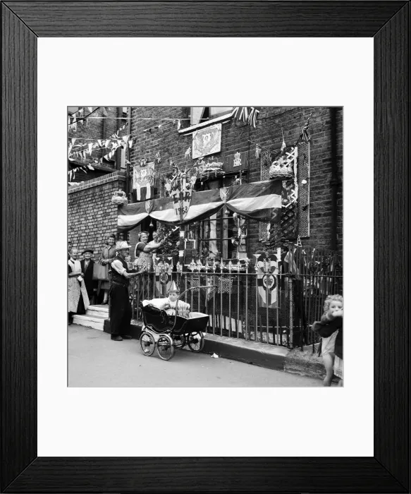 Framed Print : Eight days before Coronation Day, on the Whit Monday bank holiday