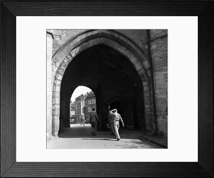 Framed Print : Street scenes in Worcester, Worcestershire. 24th September 1954 Framed Print : Street scenes in Worcester, Worcestershire. 24th September 1954