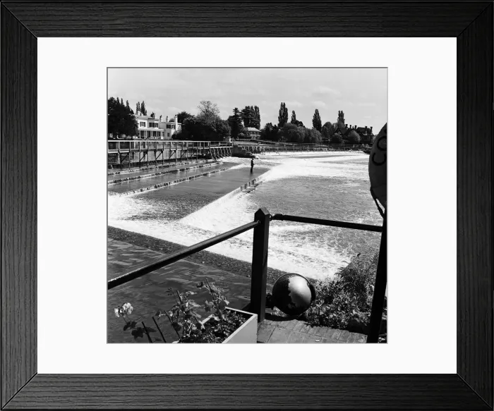 Framed Print : Marlow Weir, within Wycombe district in south Buckinghamshire. 1st June 1954 Framed Print : Marlow Weir, within Wycombe district in south Buckinghamshire. 1st June 1954