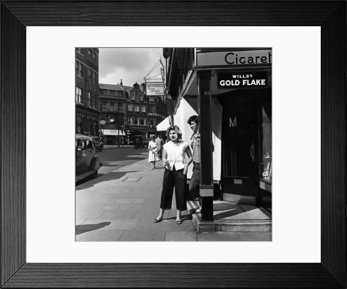 Framed Print : Scenes in Hampstead, north London. 24th September 1954 Framed Print : Scenes in Hampstead, north London. 24th September 1954