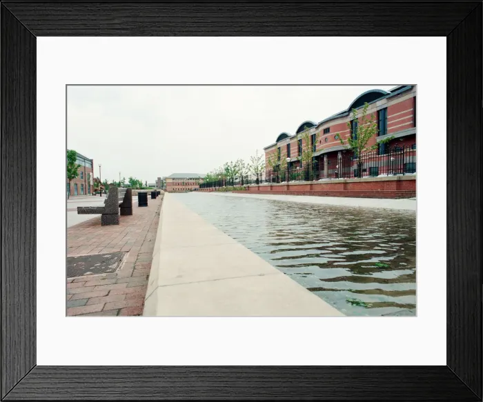 Framed Print : Views around a changing Middlesbrough, 18th May 1993. Law Courts canal