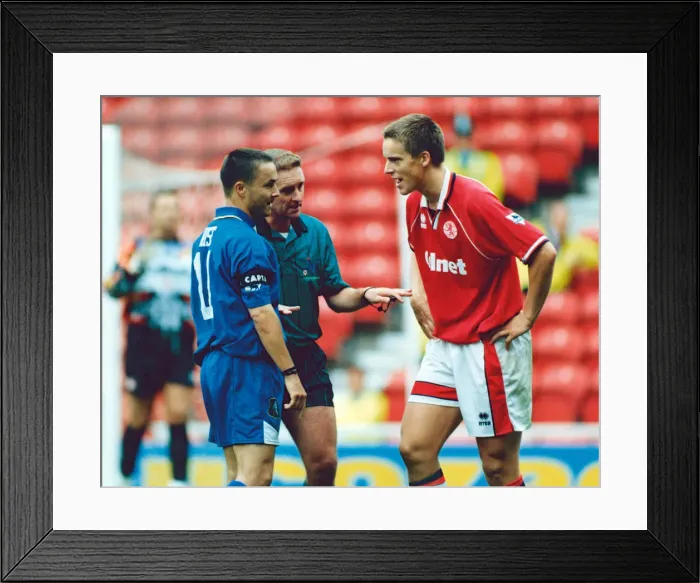 Framed Print : Middlesbroughs Jan Aage Fjortoft and Chelseas Dennis Wise argue with Framed Print : Middlesbroughs Jan Aage Fjortoft and Chelseas Dennis Wise argue with