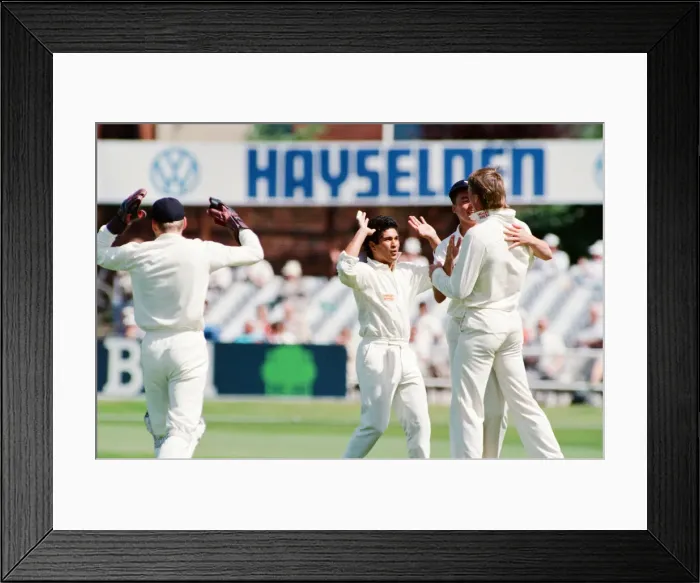 Framed Print : Yorkshire v Gloucestershire, Britannic Assurance County Championship 1992 Framed Print : Yorkshire v Gloucestershire, Britannic Assurance County Championship 1992