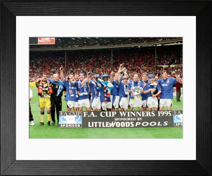 Framed Print : FA Cup Final, Everton v Manchester United. Everton won the match 1-0 via a headed goal by Framed Print : FA Cup Final, Everton v Manchester United. Everton won the match 1-0 via a headed goal by