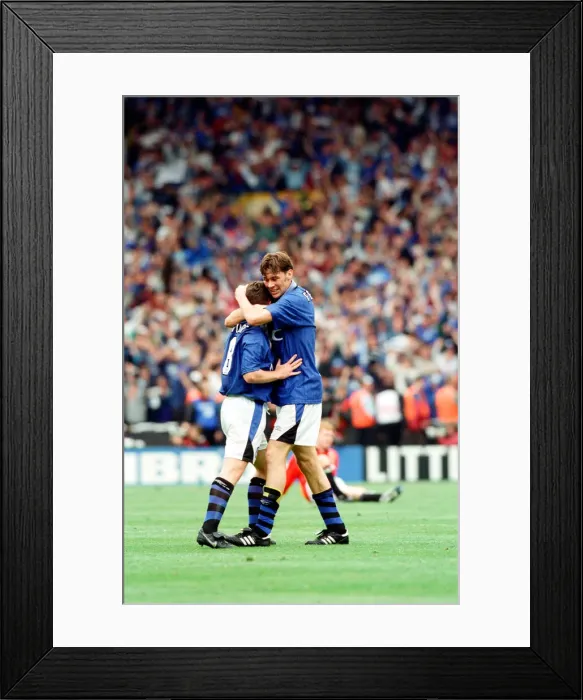 Framed Print : FA Cup Final, Everton v Manchester United. Everton won the match 1-0 via a headed goal by Framed Print : FA Cup Final, Everton v Manchester United. Everton won the match 1-0 via a headed goal by