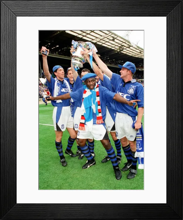 Framed Print : FA Cup Final, Everton v Manchester United. Everton won the match 1-0 via a headed goal by Framed Print : FA Cup Final, Everton v Manchester United. Everton won the match 1-0 via a headed goal by