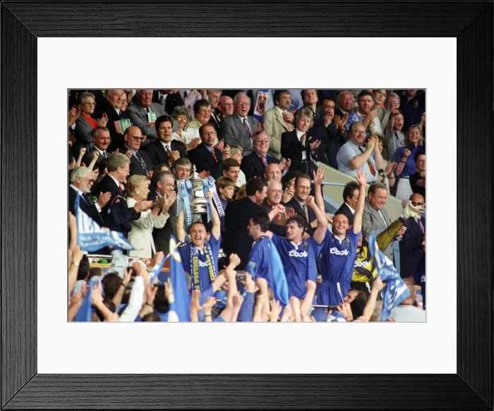 Framed Print : FA Cup Final, Chelsea v Middlesbrough. Chelsea won 2-0. Pictured is Dennis Wise