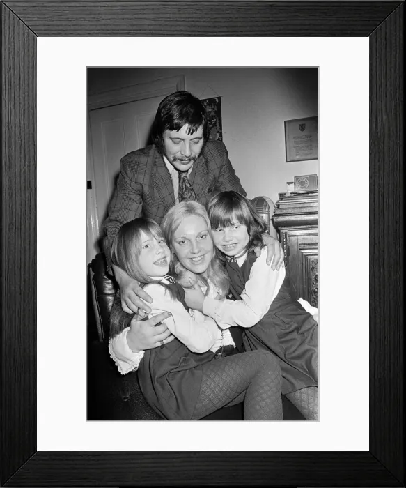 Framed Print : Margo MacDonald, Scottish National Party MP, at home with her daughters Petra and Zoe Framed Print : Margo MacDonald, Scottish National Party MP, at home with her daughters Petra and Zoe