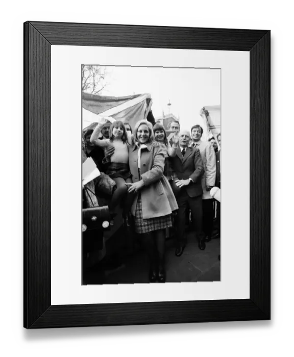 Framed Print : Mrs Margo MacDonald, of the Scottish National Party, MP for Glasgow Govan arrived in Framed Print : Mrs Margo MacDonald, of the Scottish National Party, MP for Glasgow Govan arrived in