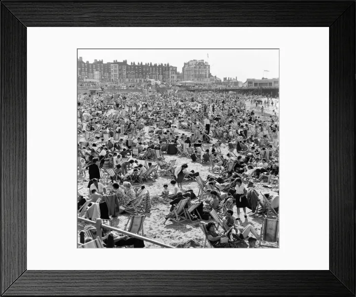 Framed Print : Hot weather scenes on the beach in Margate, Kent, during August Bank Holiday Framed Print : Hot weather scenes on the beach in Margate, Kent, during August Bank Holiday