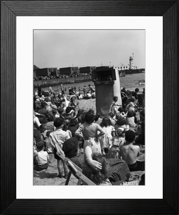 Framed Print : Holiday time in Scarborough, North Yorkshire. June 1954 Framed Print : Holiday time in Scarborough, North Yorkshire. June 1954