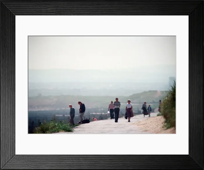 Framed Print : As temperatures rise at last the people of Teesside cast off those winter woolies