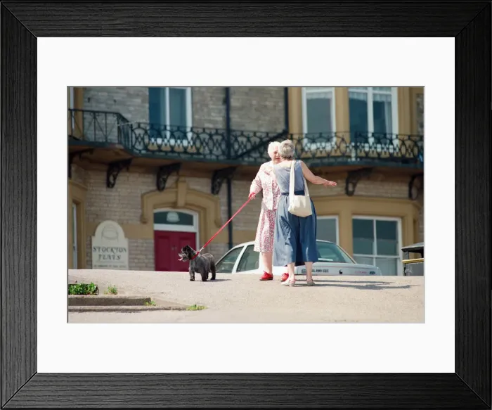 Framed Print : As temperatures rise at last the people of Teesside cast off those winter woolies