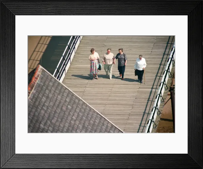 Framed Print : As temperatures rise at last the people of Teesside cast off those winter woolies Framed Print : As temperatures rise at last the people of Teesside cast off those winter woolies