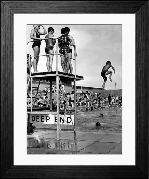 Framed Print : Holiday makers enjoy the Swimming and Paddling Pools at Trecco Bay, Porthcawl, Bridgend Framed Print : Holiday makers enjoy the Swimming and Paddling Pools at Trecco Bay, Porthcawl, Bridgend