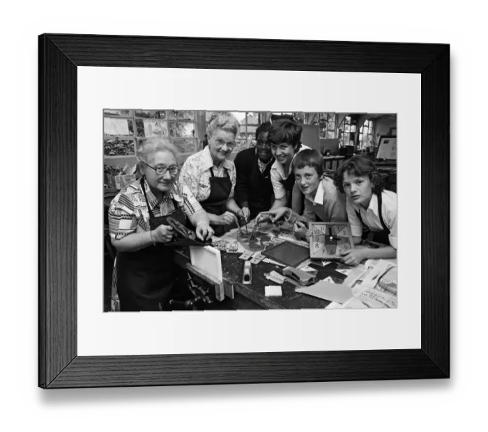 Framed Print : Weoley Castle residents go back to school, at Ilmington Road School. 13th July 1981