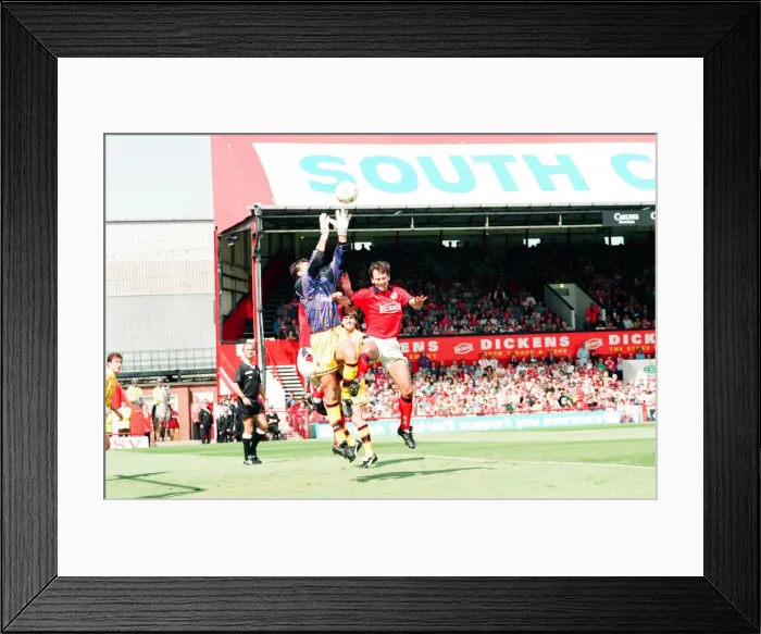 Framed Print : Middlesbrough 2 -0 Burnley Division 1 match held at Ayresome Park. 13th August 1994 Framed Print : Middlesbrough 2 -0 Burnley Division 1 match held at Ayresome Park. 13th August 1994
