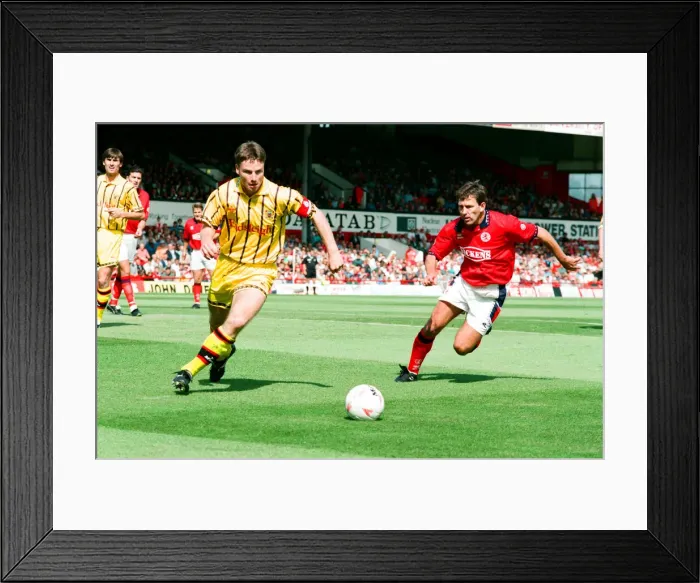 Framed Print : Middlesbrough 2 -0 Burnley Division 1 match held at Ayresome Park. 13th August 1994 Framed Print : Middlesbrough 2 -0 Burnley Division 1 match held at Ayresome Park. 13th August 1994