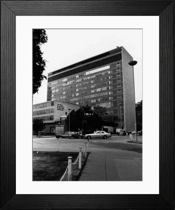 Framed Print : Daily Mirror Holborn 1980 MSI Framed Print : Daily Mirror Holborn 1980 MSI