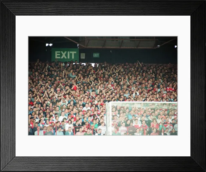 Framed Print : Middlesbrough 2 -0 Burnley Division 1 match held at Ayresome Park. 13th August 1994 Framed Print : Middlesbrough 2 -0 Burnley Division 1 match held at Ayresome Park. 13th August 1994