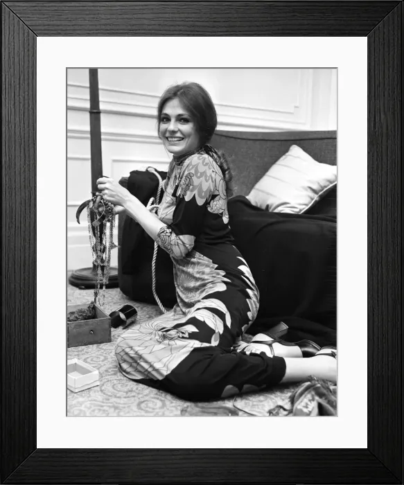 Framed Print : Jacqueline Bisset at home msi Framed Print : Jacqueline Bisset at home msi
