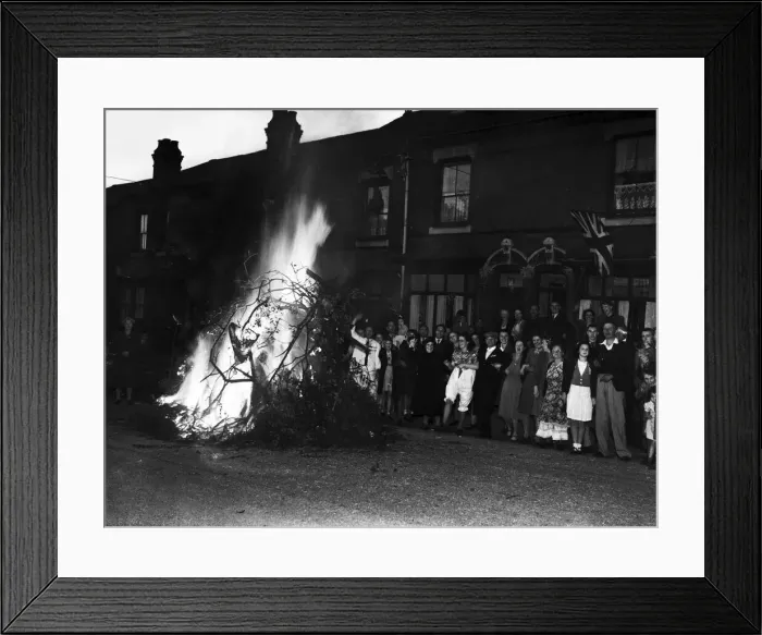 Framed Print : Victory celebrations in Central Birmingham at the end of the Second World War Framed Print : Victory celebrations in Central Birmingham at the end of the Second World War