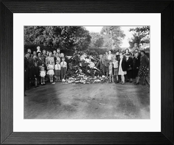 Framed Print : Victory celebrations in Central Birmingham at the end of the Second World War Framed Print : Victory celebrations in Central Birmingham at the end of the Second World War