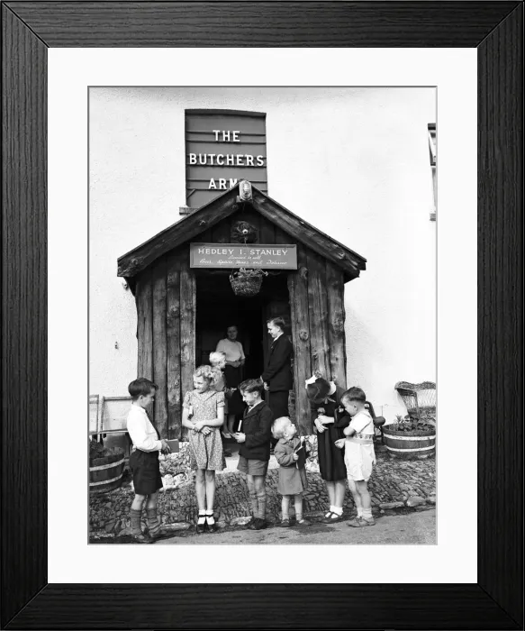 Framed Print : Sunday school being held in a village pub in Alswear, Devon. 26th July 1953 Framed Print : Sunday school being held in a village pub in Alswear, Devon. 26th July 1953