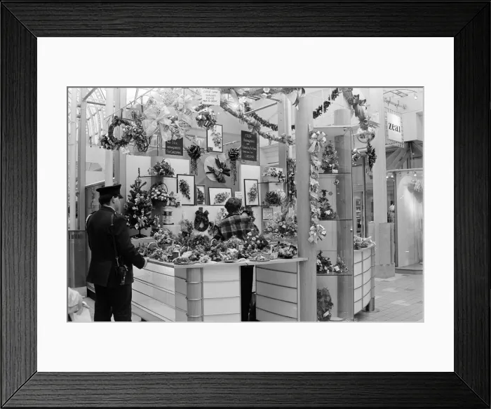 Framed Print : Christmas shoppers in Clayton Square Shopping Centre, Liverpool, 11th November 1991 Framed Print : Christmas shoppers in Clayton Square Shopping Centre, Liverpool, 11th November 1991