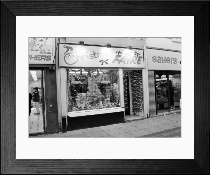 Framed Print : Christmas shoppers in Church Street, Liverpool, 11th November 1991 Framed Print : Christmas shoppers in Church Street, Liverpool, 11th November 1991