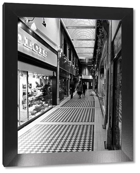 Cardiff - Arcades - Queen Street Arcade - 26th Nov 1986 - Western Mail