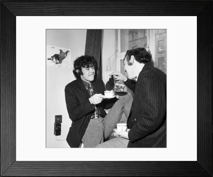 Framed Print : Donovan and his friend Gypsy Dave at Television House ahead of the screening of Framed Print : Donovan and his friend Gypsy Dave at Television House ahead of the screening of